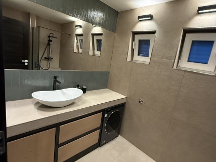 Rekonstrukce koupelen, výměna dveří a podlah ve všech pokojích, klimatizace